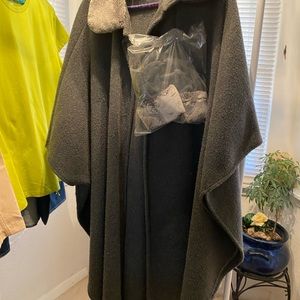 Gray cape  with matching gloves